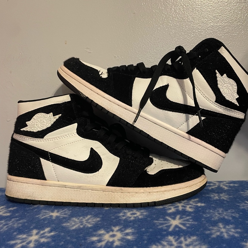 Women's Black and White Sneakers - Picture 2 of 11